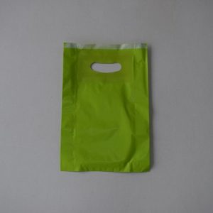 bolsa papel verde con asa riñón